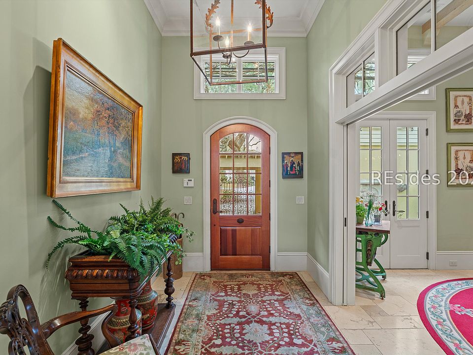 1st image of 34 Pond Dr