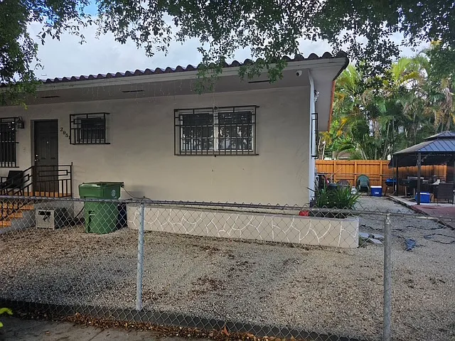 2 bed, $2,500 — Photo 2