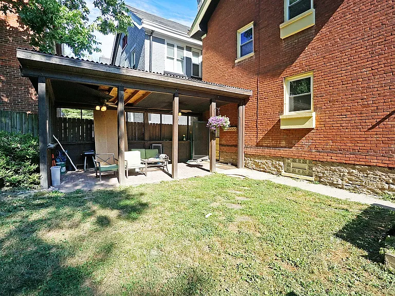 Wallace Ave — Photo 17