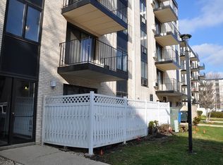 9118 W Elmwood Dr UNIT 1L, Niles, IL