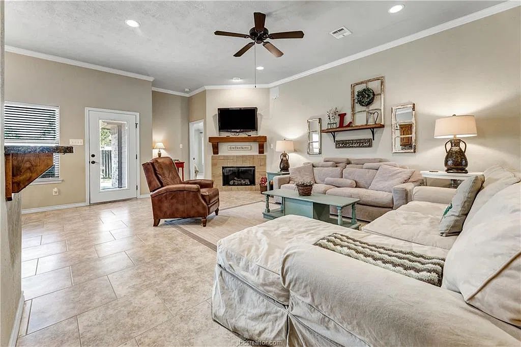 3 bed, 1809 sqft, $2,150 — Photo 3
