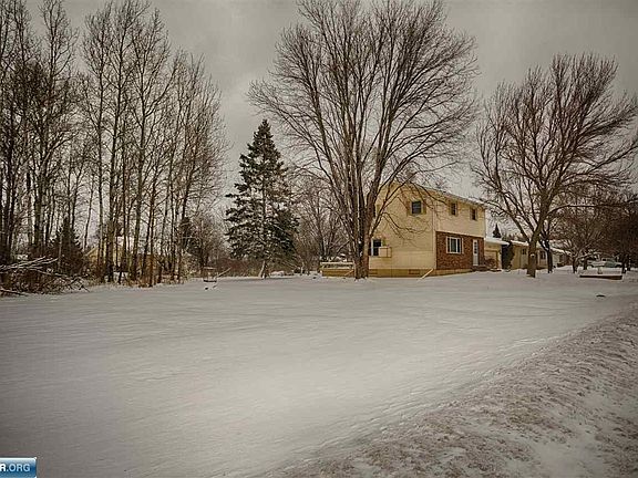 3rd image of 8375 Tamarack Dr