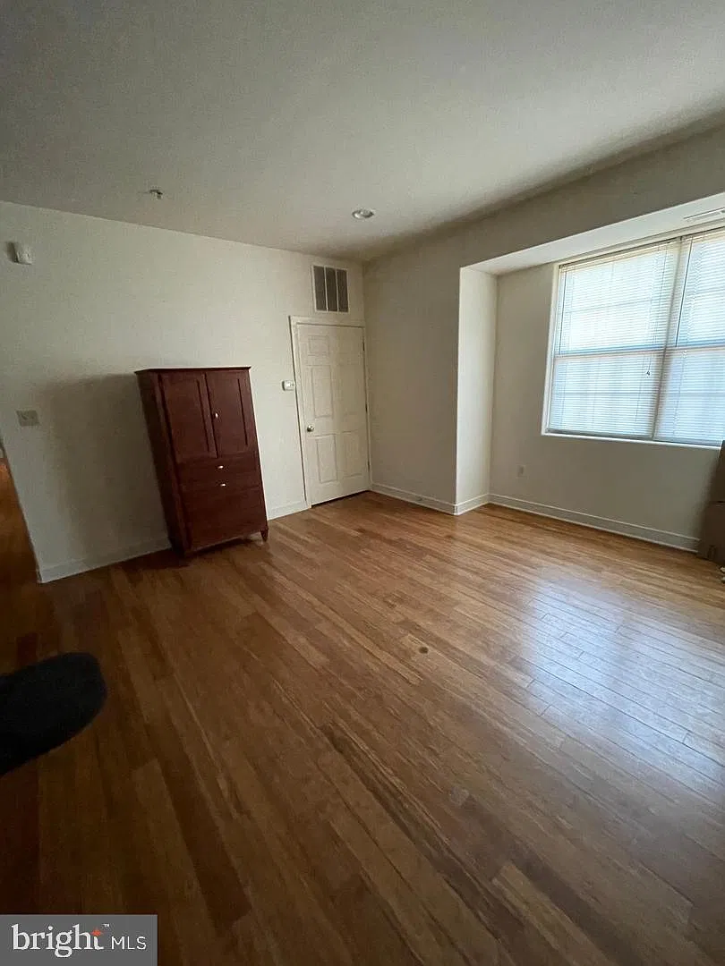 3 bed, 2.0 bath, 1000 sqft, $1,400 — Photo 3