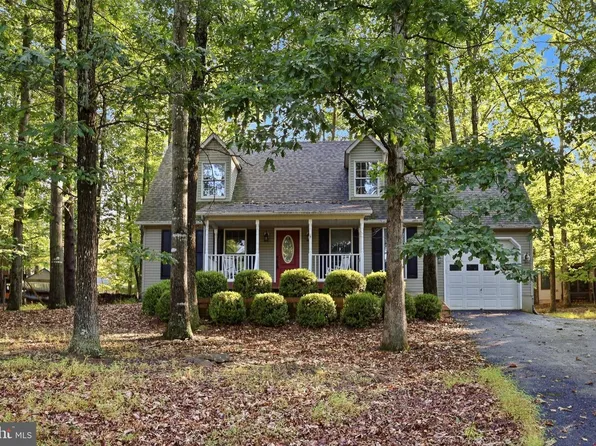 1314 Lakeview Dr, Cross Junction, VA 22625