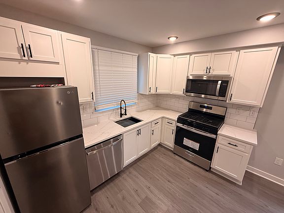 3rd image of 113 Carteret St #A