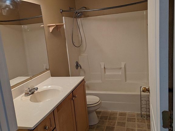 3rd image of 530 John St APT B