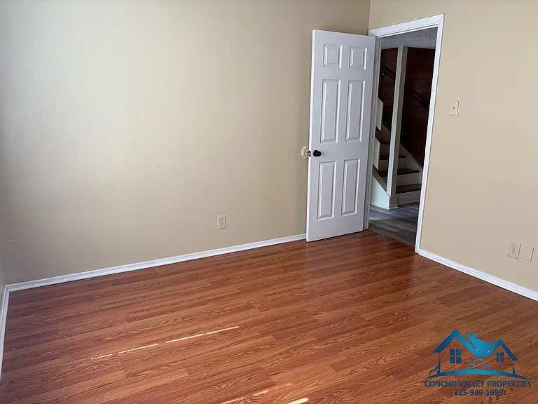 1012 Glenna St — Photo 13