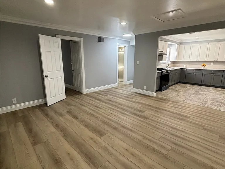 1810 Jellick Ave — Photo 7