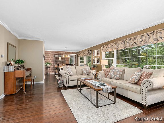 5th image of 2150 Clover Dr NW