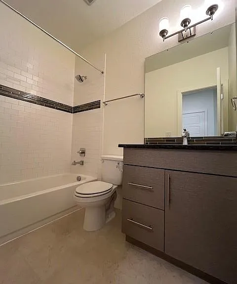 second floor hall bath