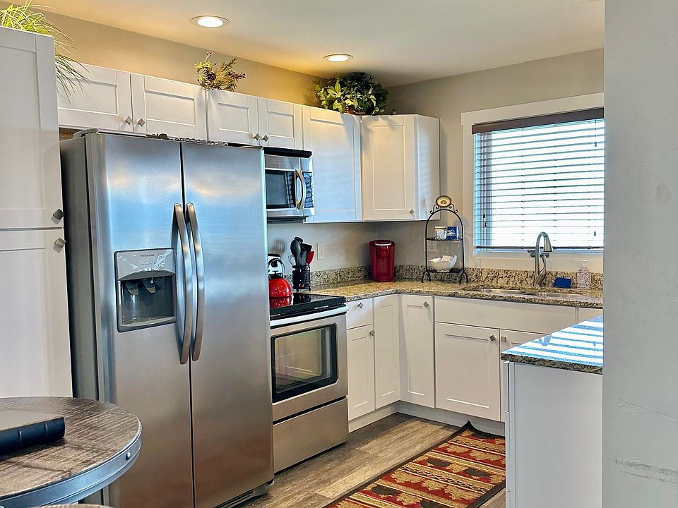 full kitchen