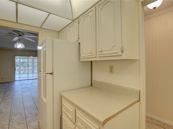 5th image of 1100 W Ponce De Leon Cir #305