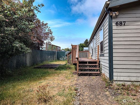 3rd image of 687 Chenois Avenue NE