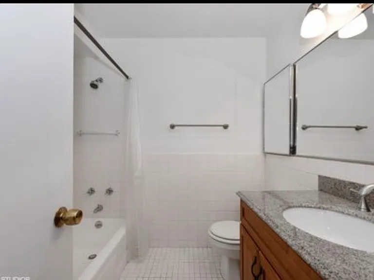 4250 N Marine Dr #2111 — Photo 4