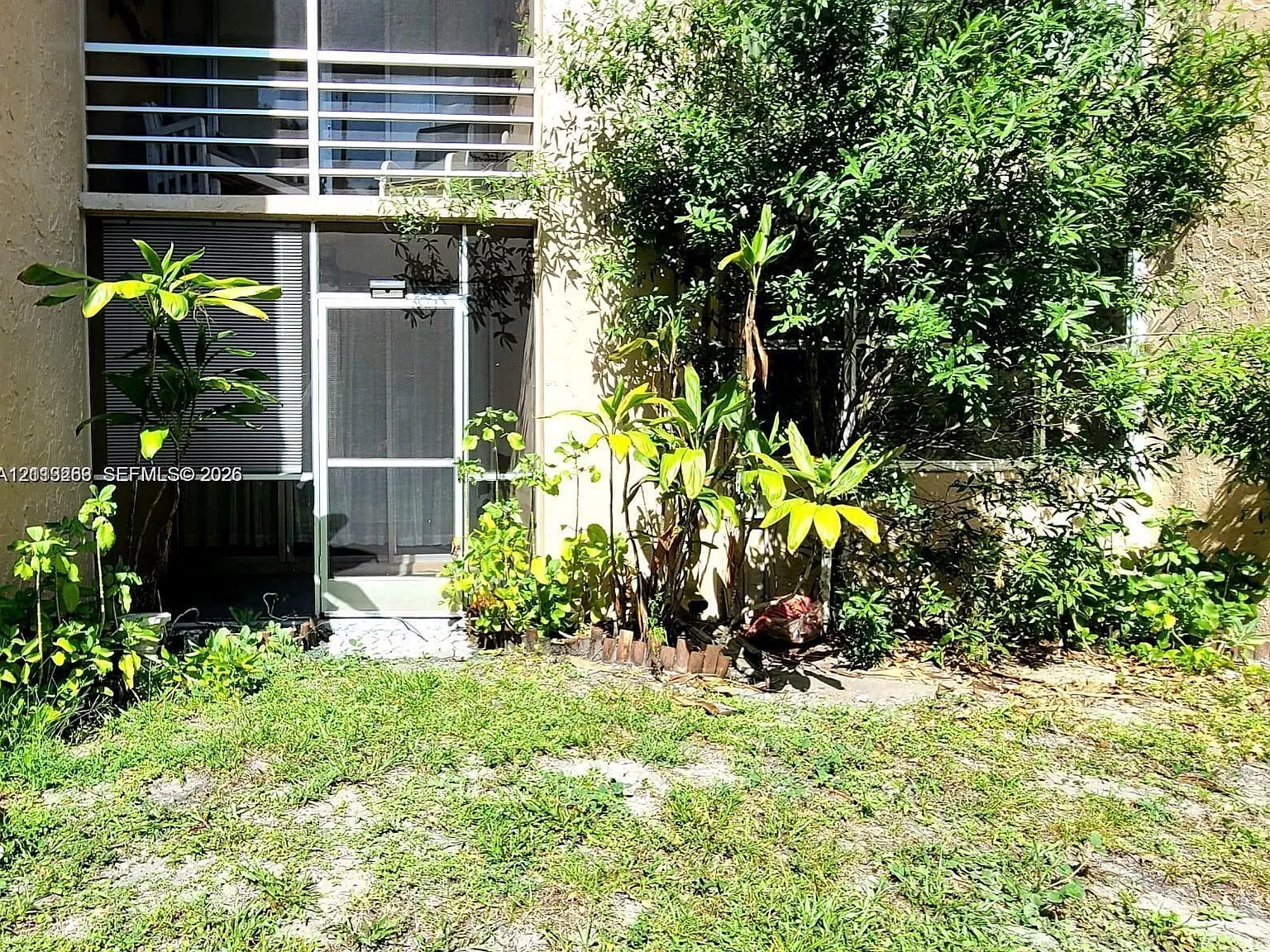 Live Oak Condominium Two — Photo 2