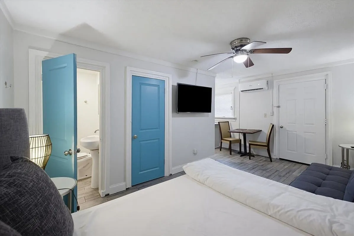 235 Walnut St NW — Photo 4