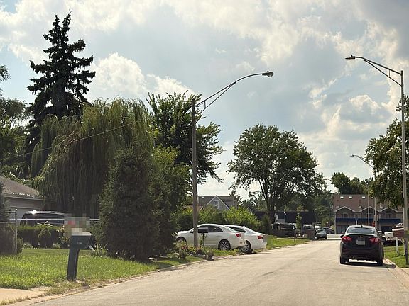 5th image of 7113 W 73rd Pl