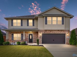 39 Weeping Willow Ln, Decatur, AL 35603