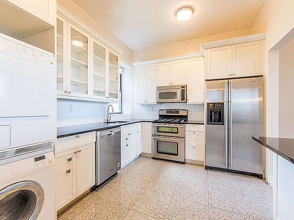 5th image of 100 W 119th St Unit Phd