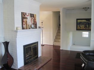 930 Longfellow Ct, Herndon, VA 20170