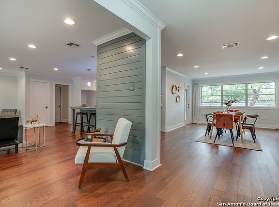 3rd image of 617 Antler Dr
