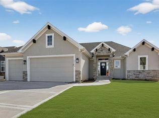 13715 NW 70th St, Parkville, MO 64152