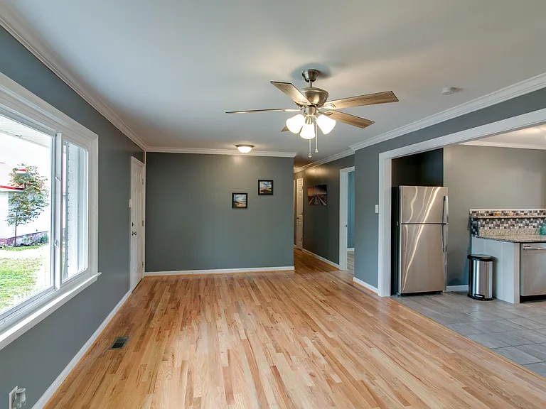 131 E Lake St — Photo 8