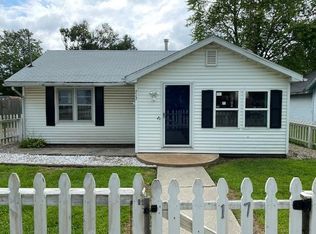 717 N 4th St, Mattoon, IL 61938