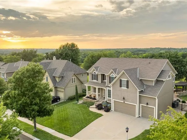 17714 Penrose Ln, Lenexa, KS 66219