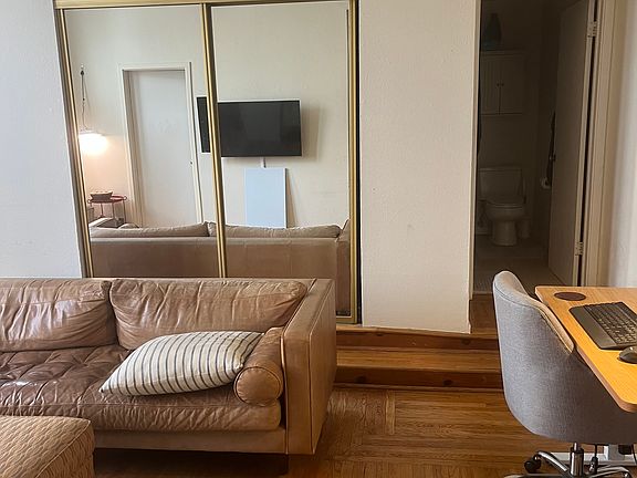 2nd image of 2415 California St APT 3