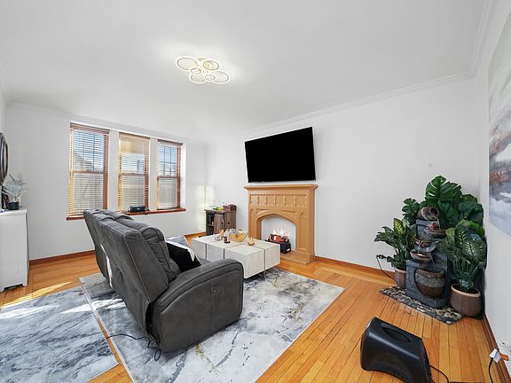 4th image of 10915 S Longwood Dr #3
