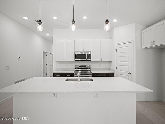 5th image of 990 Waco Blvd SE