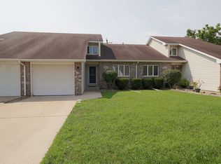 325 Vista Ct #I, Minooka, IL 60447