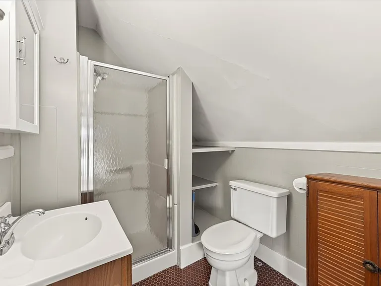 31 Franklin St #C — Photo 14