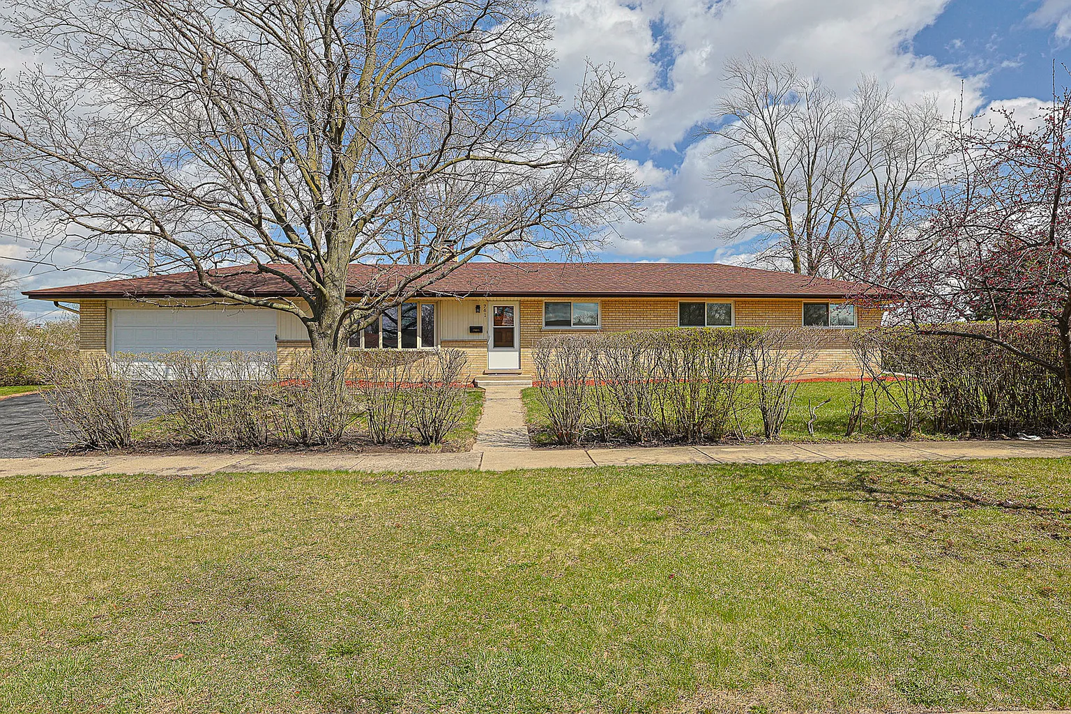 761 Marshall Dr photo 1
