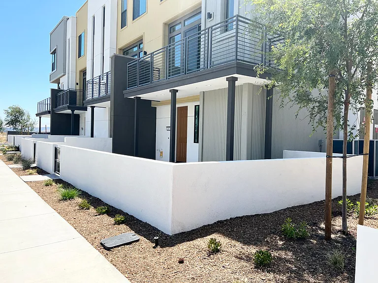 207 Merit — Photo 3