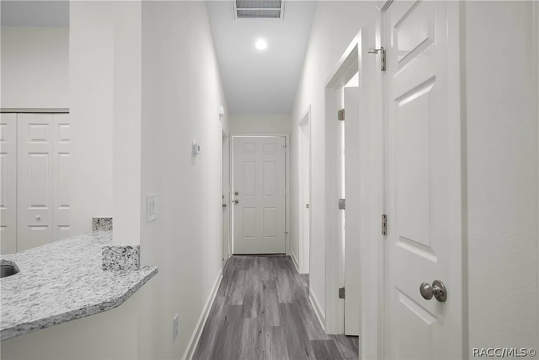 2 bed, 1033 sqft, $1,500 — Photo 2