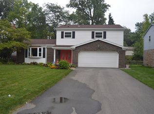 3650 Sylvan Wood Dr, Sylvania, OH 43560