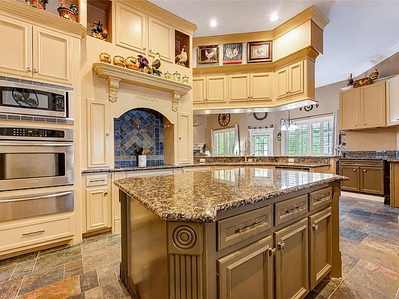 5th image of 15302 Devin Ln