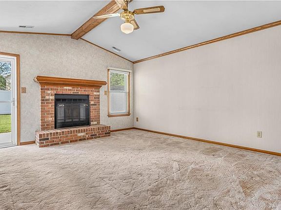 4th image of 1121 Eaglewood Dr