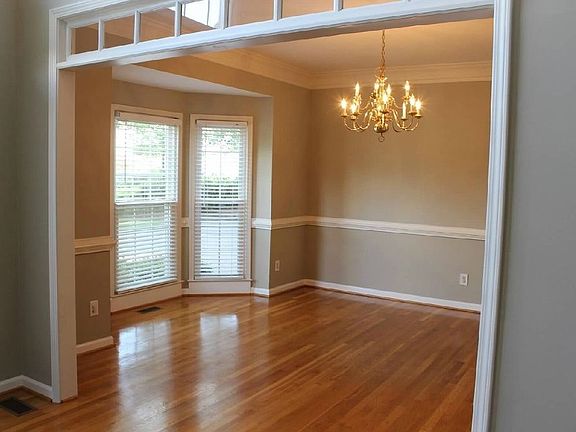 4th image of 330 Brook Ford Point
