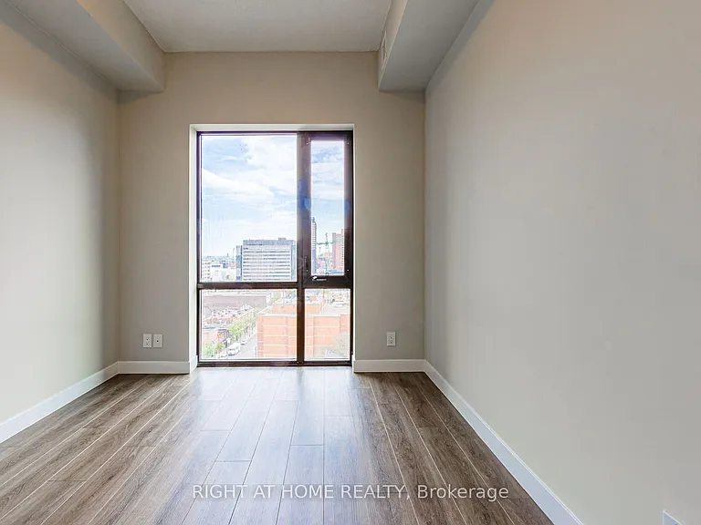 15 Queen St S #1014 — Photo 24