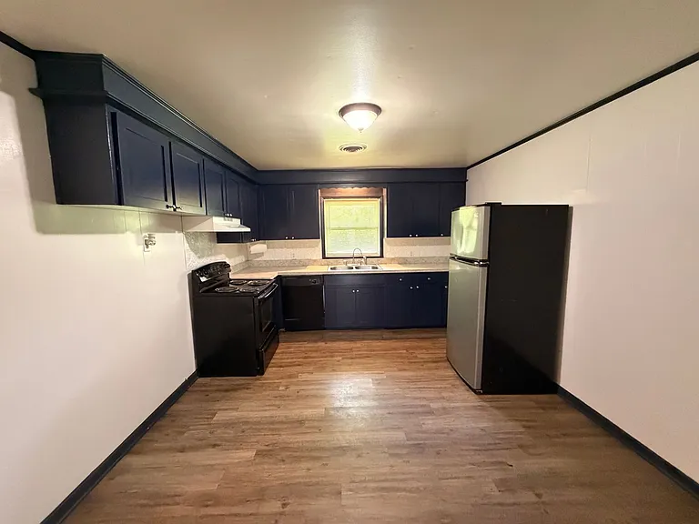 1706 Minerva Dr — Photo 5