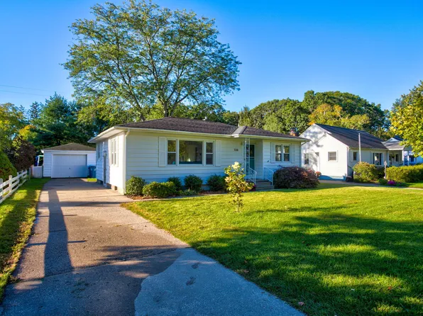 530 Fleser Ct, Spring Lake, MI 49456