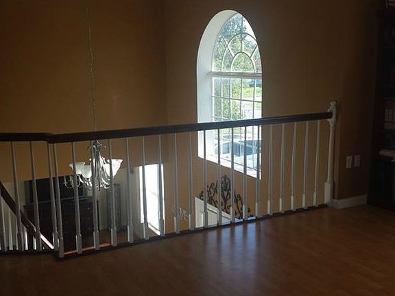 4th image of 13 Catalina Ct