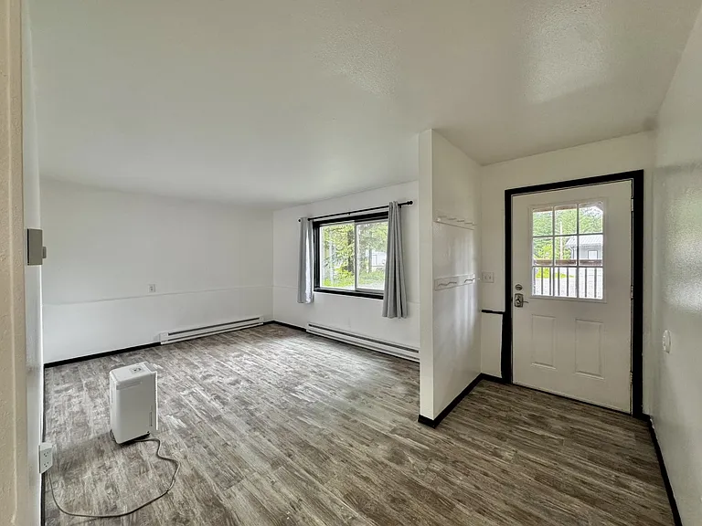 8178 Threadneedle St #B — Photo 6