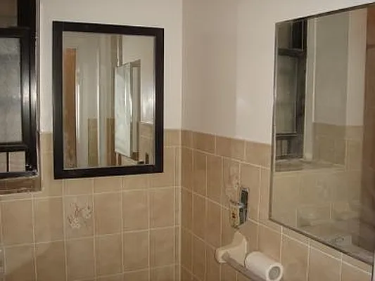 Rented by Metroline Realty | media 21