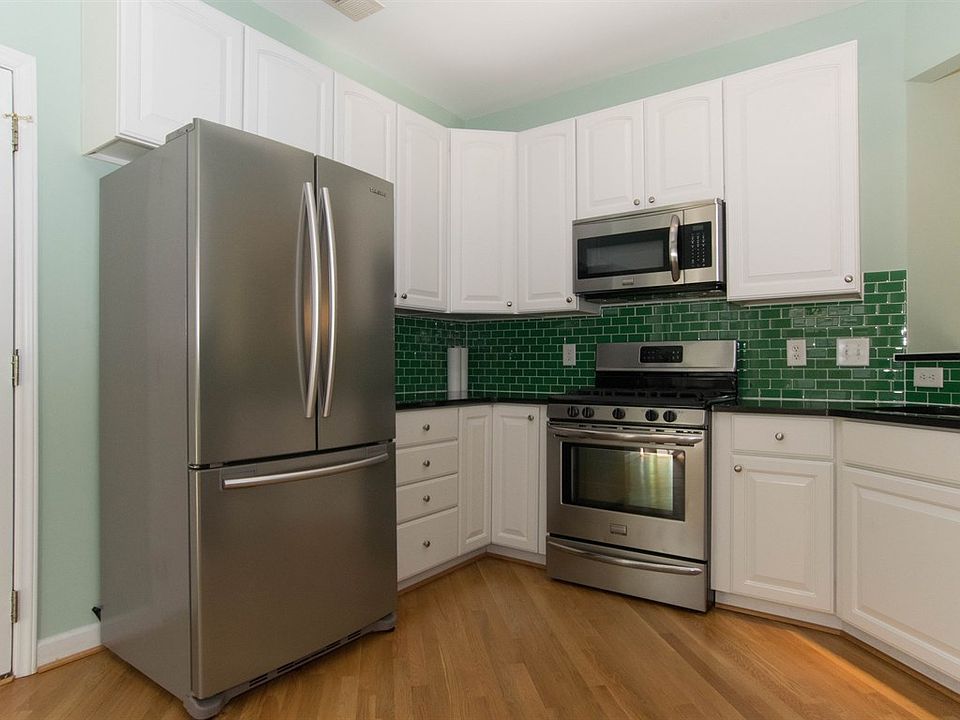 Kitchen - fridge stays
