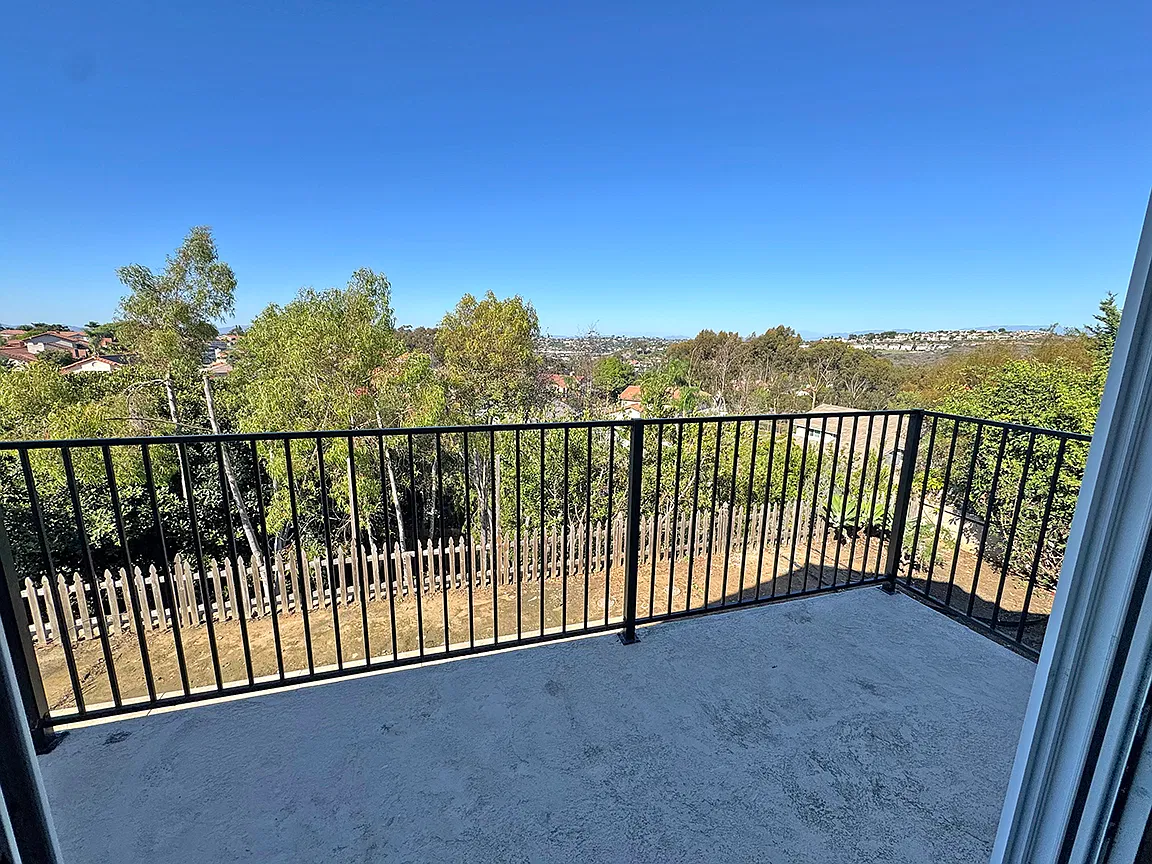 3 bed, 2.5 bath, 1855 sqft, $5,000 — Photo 3