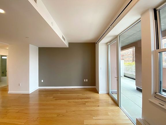 3rd image of 50 Oceana Dr W #3H